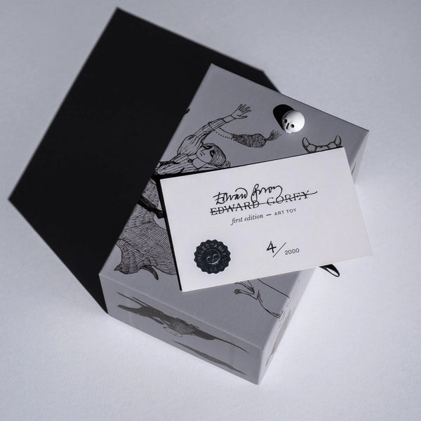 "PRE-ORDER" Edward Gorey - Figure "LIMITED EDITION"